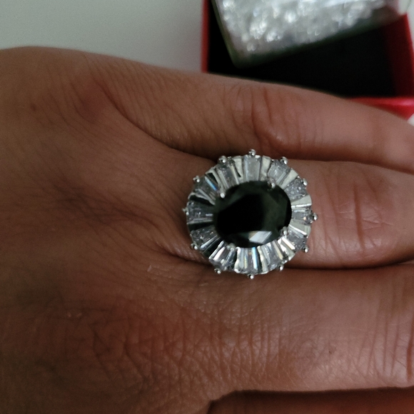 Ring - Picture 4 of 5